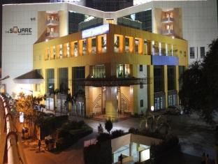 Square Hotel Hyderabad Bagian luar foto